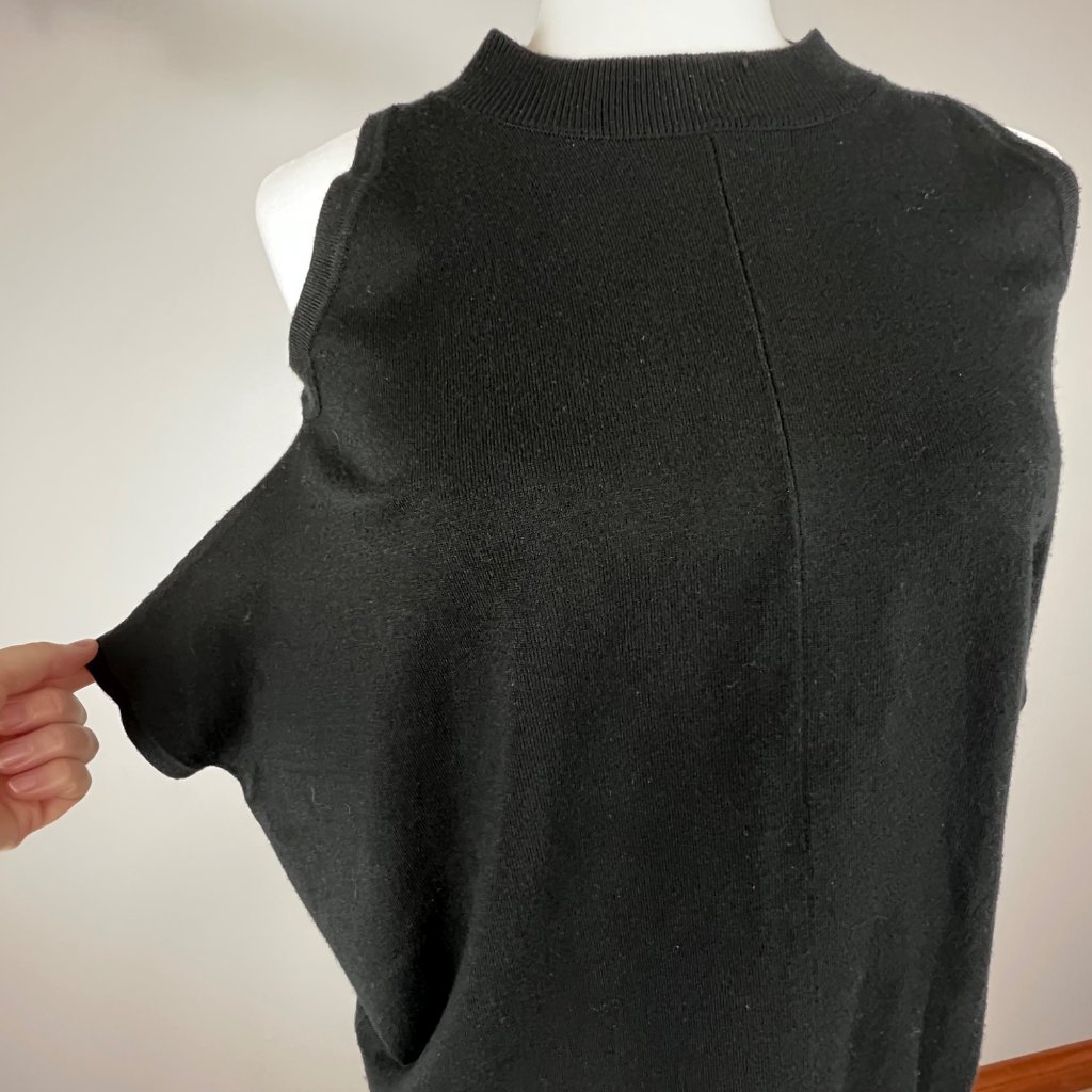 Evereve Jamison Womens Cold Shoulder Short Sleeve Sweater Black Batwing Size Xs — image 8 of 8